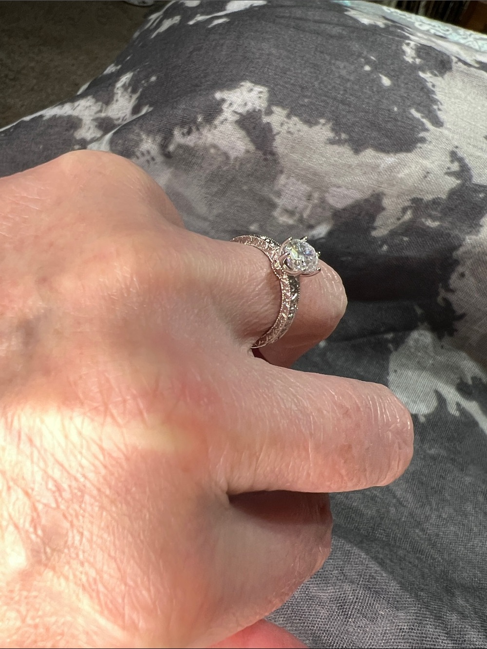 Elegant Silver 925 1.5ct Engagement Ring with Moissanite Stone